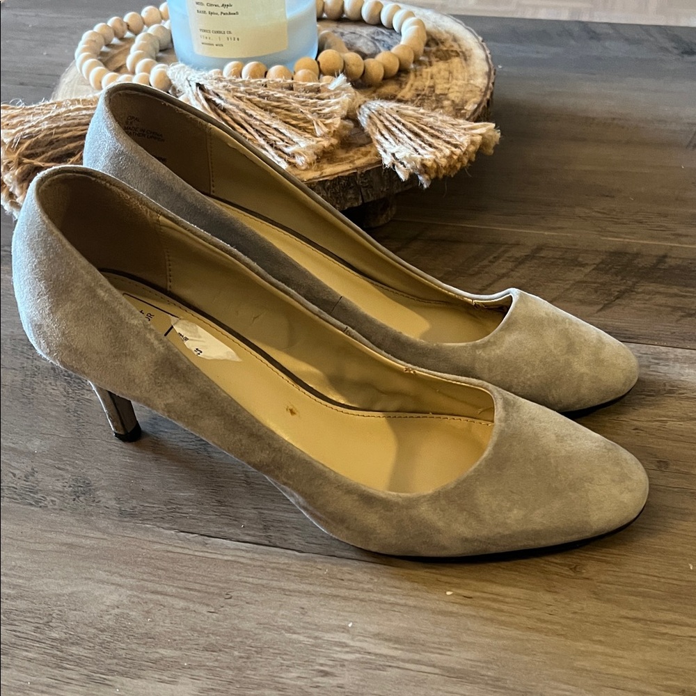 Lord & Taylor Classic Gray Heels
